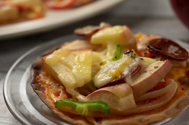 Apple pizza with gyoza(dumpling) skin　サムネイル画像